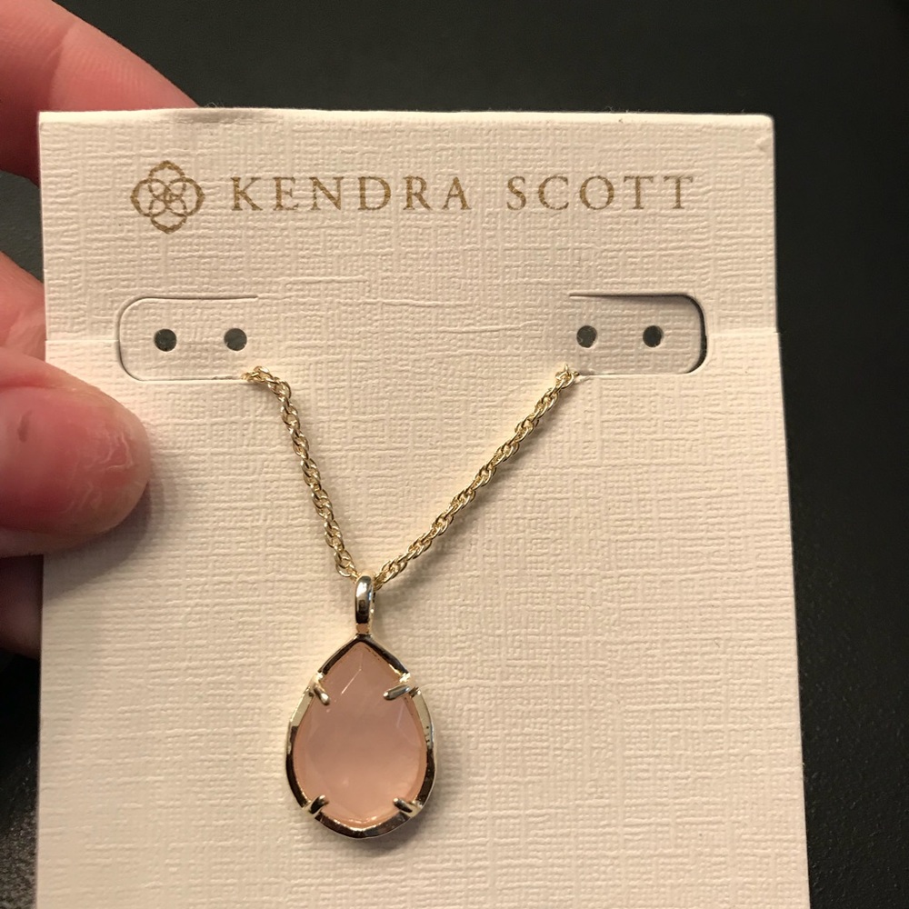 BRAND NEW Kendra Scott Kiri rose quart necklace